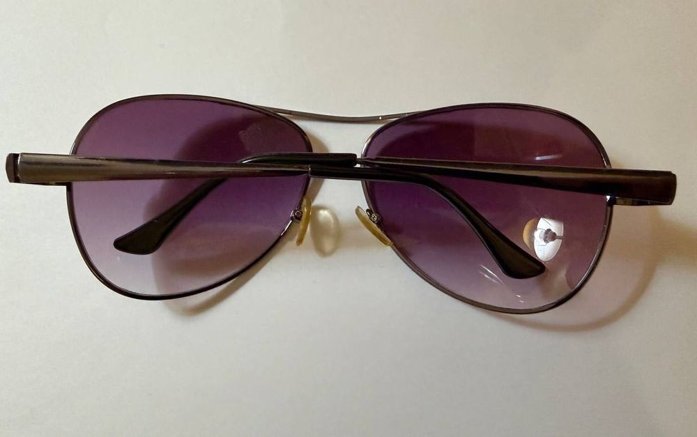 Сонцезахисні окуляри  з металевим каркасом у стилі aviator