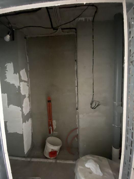 Простора квартира з гардеробом, газове опалення, середній поверх