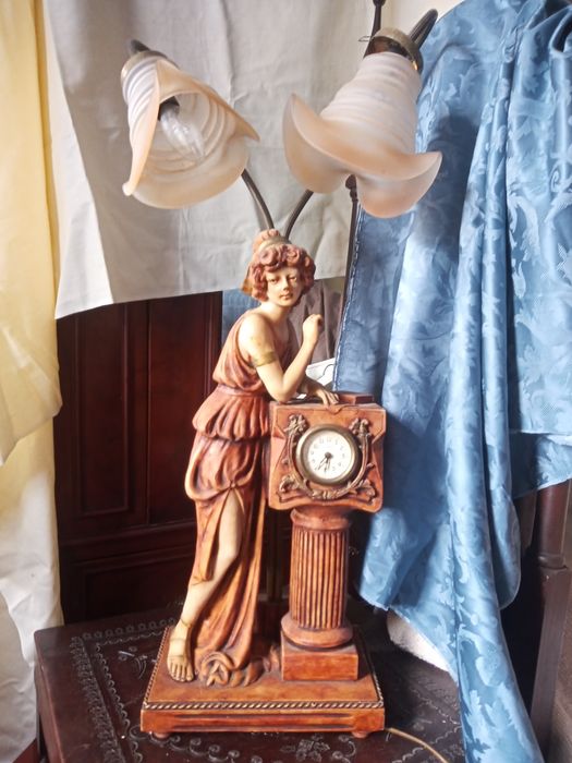 Espetacular figura em marfinite
O preço é por peça
Negociável