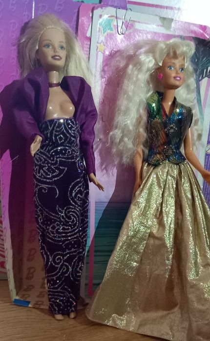 Varias bonecas Barbie