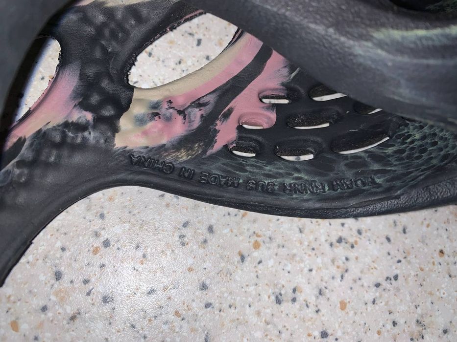 Мужские кроссовки, тапочки Adidas Yeezy Foam RNNR MX Carbon. 42р. 27см