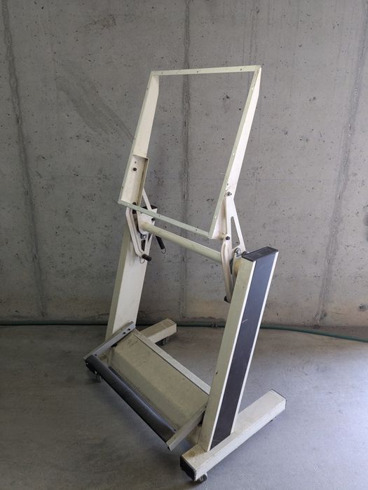 Mesa de trabalho de altura e pitch variável