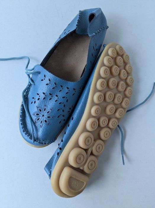 Прекрасні, дуже зручні і легенькі мокасини з Південної Кореї.