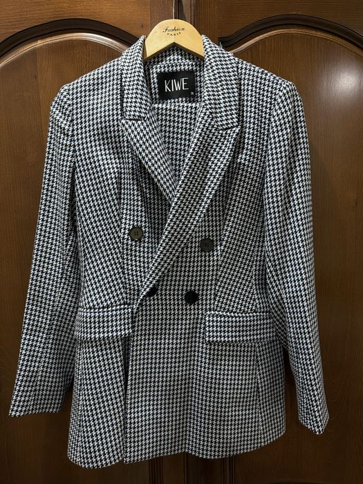 Класичний костюм