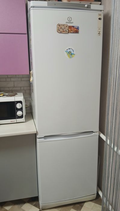 Продам холодильник Indesit