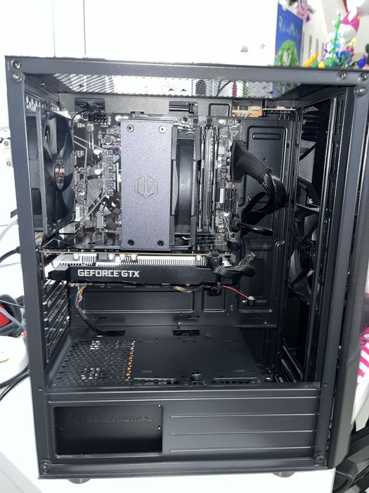 Komputer gamingowy – i5-11400F / GTX 1660 Ti / 16 GB RAM + monitor 24”