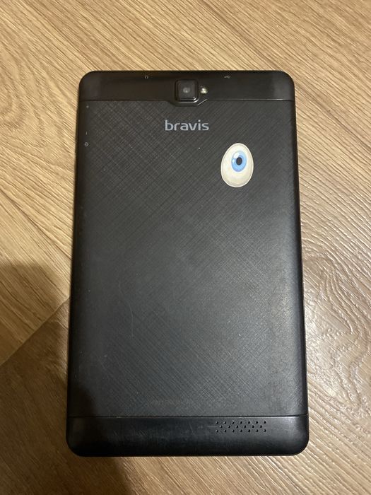 продаю планшет bravis