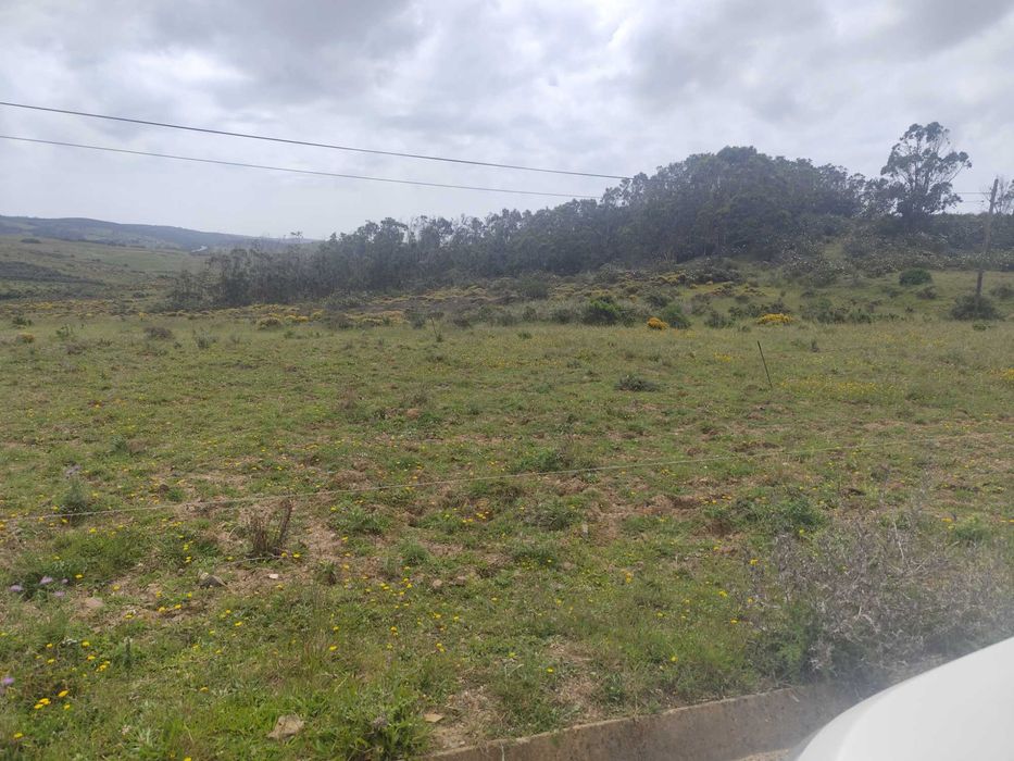 Terreno junto a urbanização altos da Raposeira.