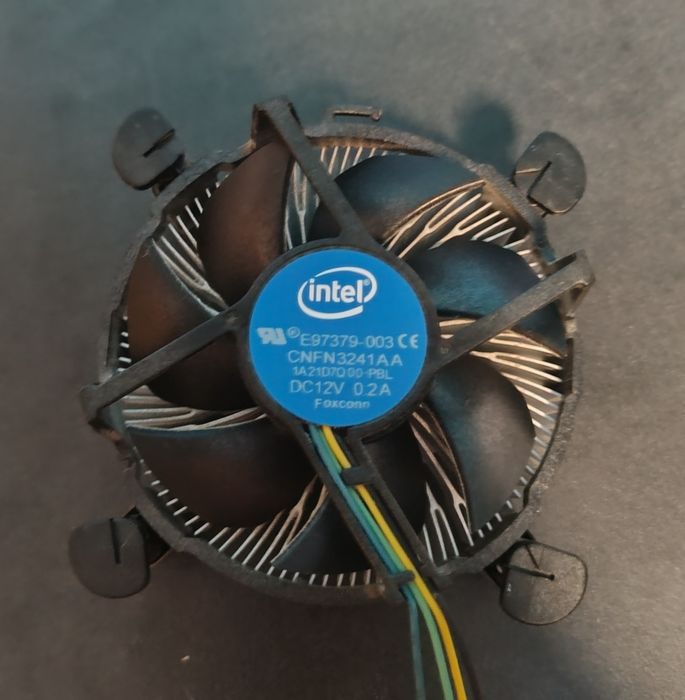 Intel i3 10100f + chłodzenie box