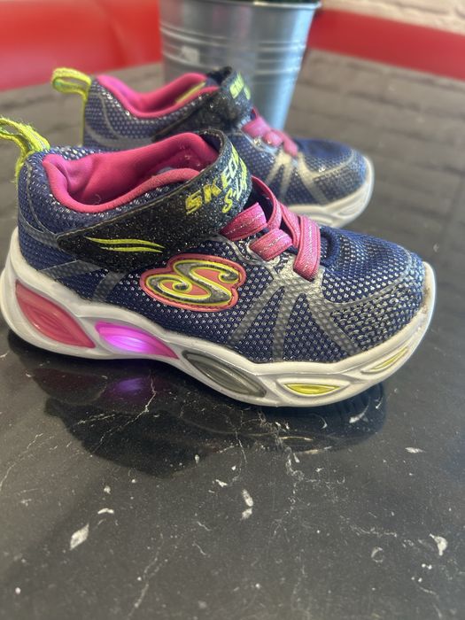 Skechers. Adidas. Кроссовки.Светящиеся кроссовки.