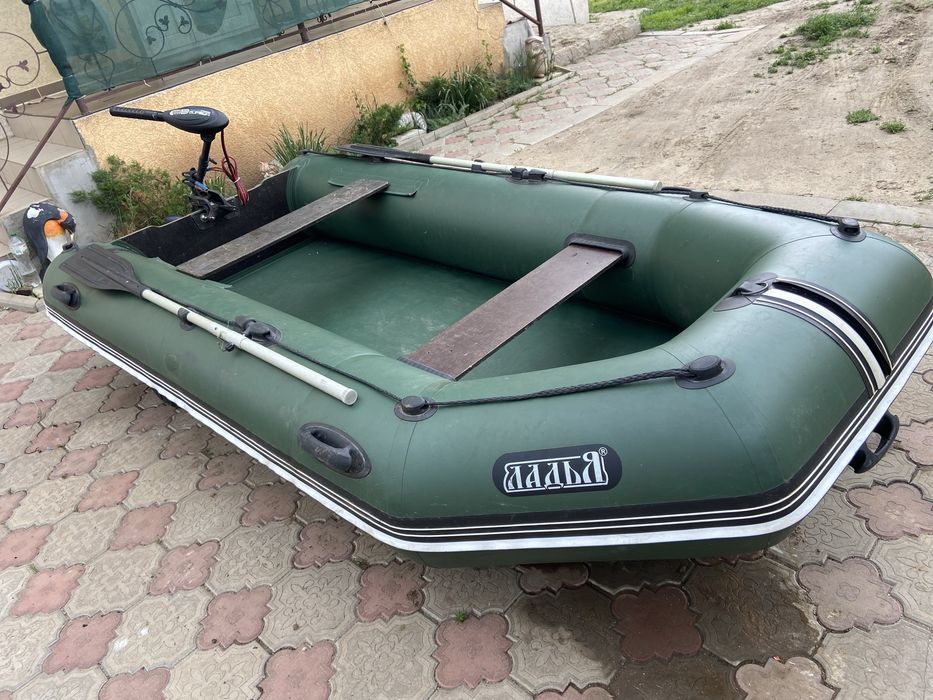 Продам лодку ПВХ 330 в хорошем состоянии