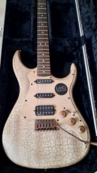AXL Stratocaster, EMG designed pikups