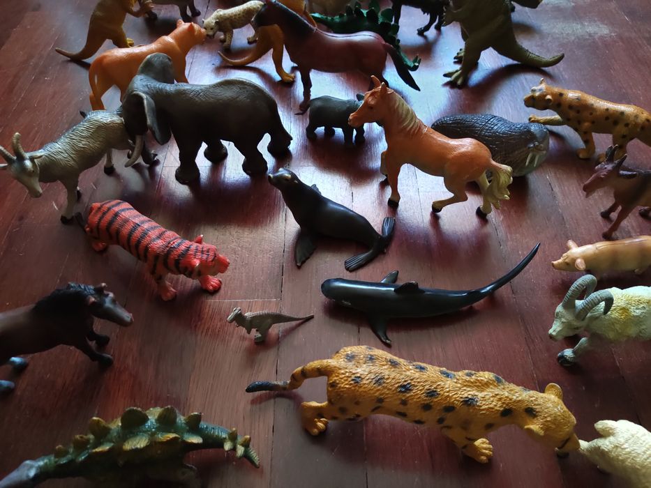 Bonecos de vários tamanhos