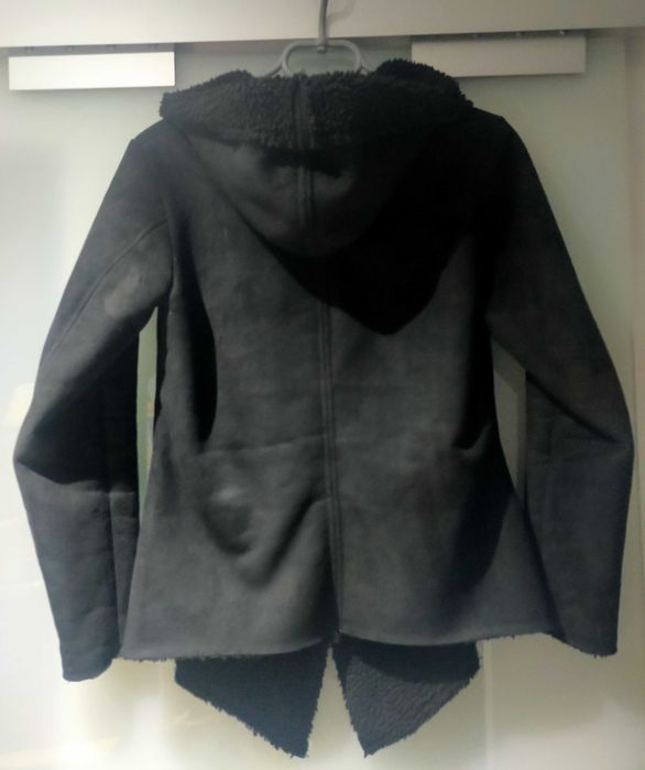 H&M Divided Kożuszek damski czarny zapięcie na bok