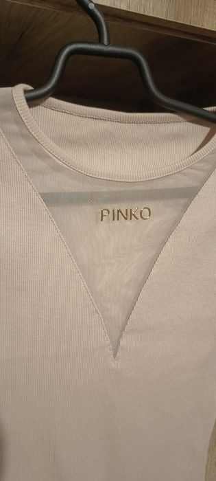 Pinko piękny fason sukienki w prążki