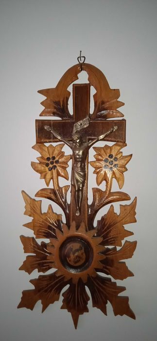 Duzy krzyz scienny  drewniany w stylu zakopianskim.Zamosc
