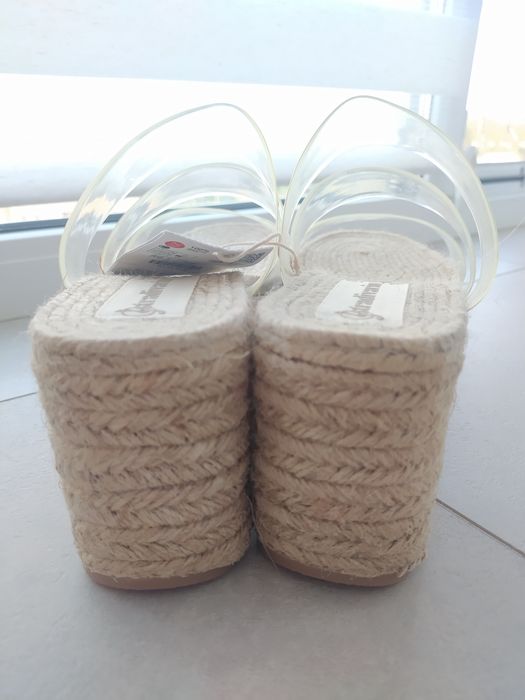 Нові шльопанці на платформі, Stradivarius