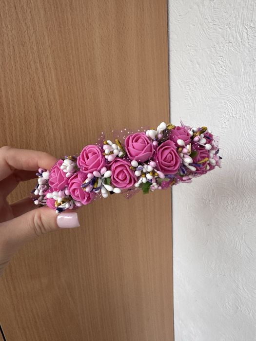 Обруч. Рожеві трояниди. Мережка