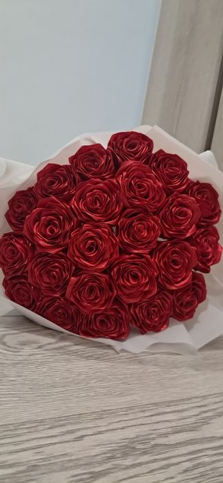 Букет, атласний 23 троянди