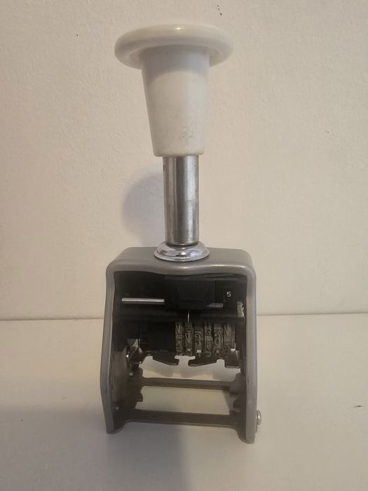 Numbering machine