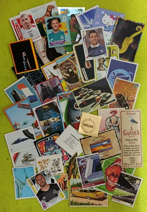 8 Lotes de CROMOS de Futebol e outros