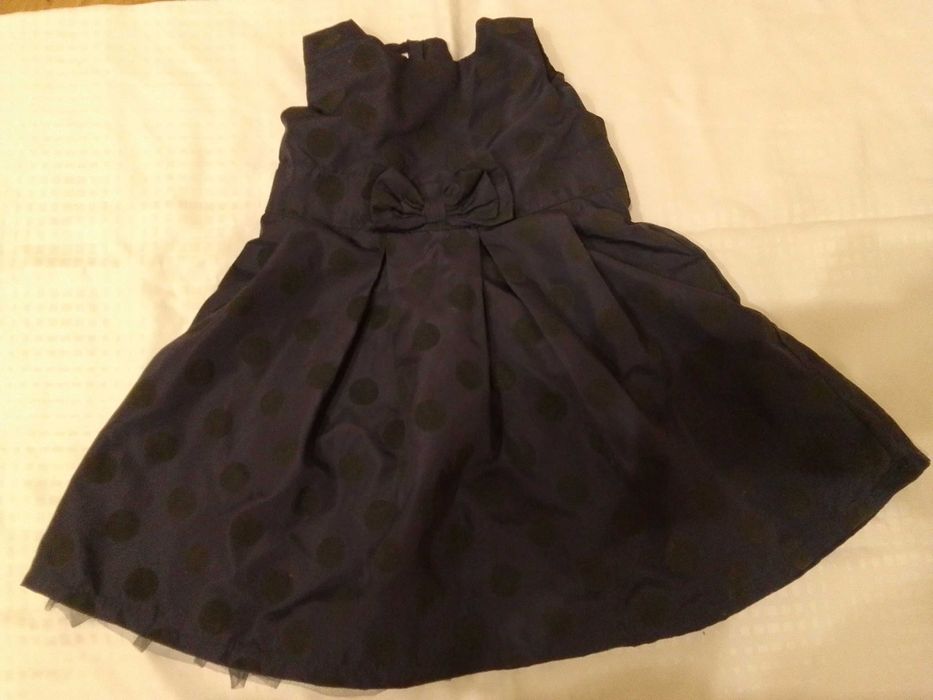 Sprzedam sukienkę rozmiar 68