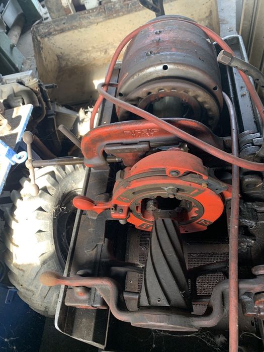 Maquina  de fazer roscas ate  4 ‘’RIDGID mod.852