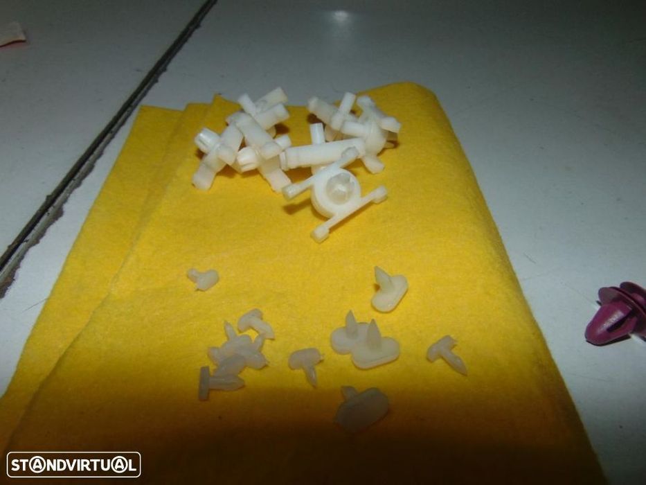 Molas de fixação para automóveis