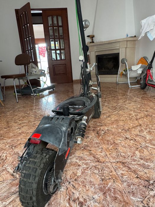 2 trotinete avariada