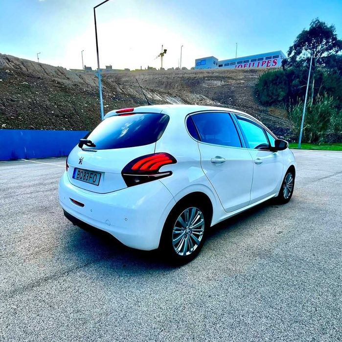 PEUGEOT 208 1.2 PureTech Allure (2019) | 65 000 km | Estado Impecável