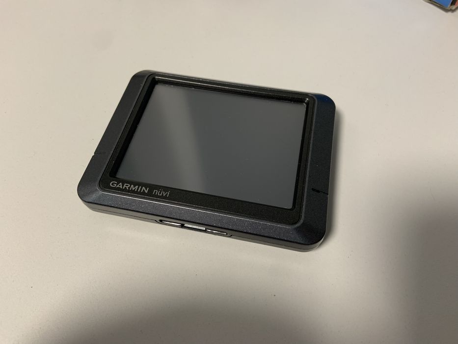 Автомобильный навигатор Garmin nuvi 205