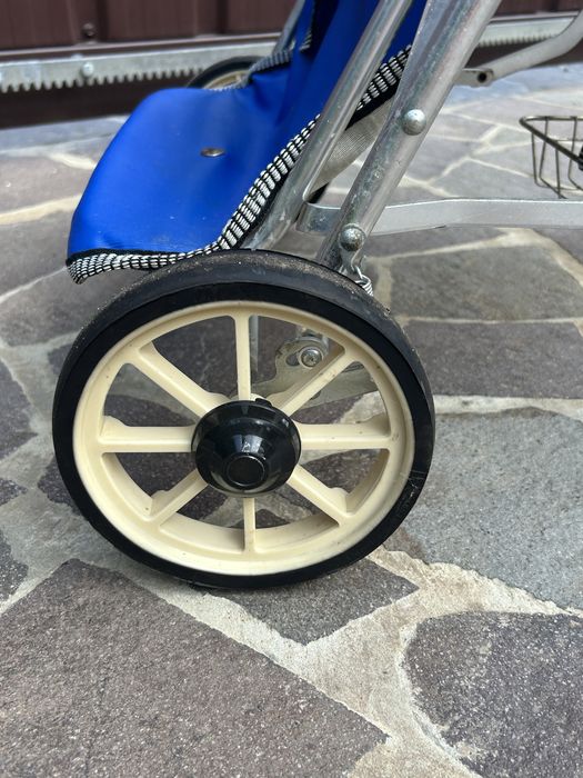 Коляска Мальвіна