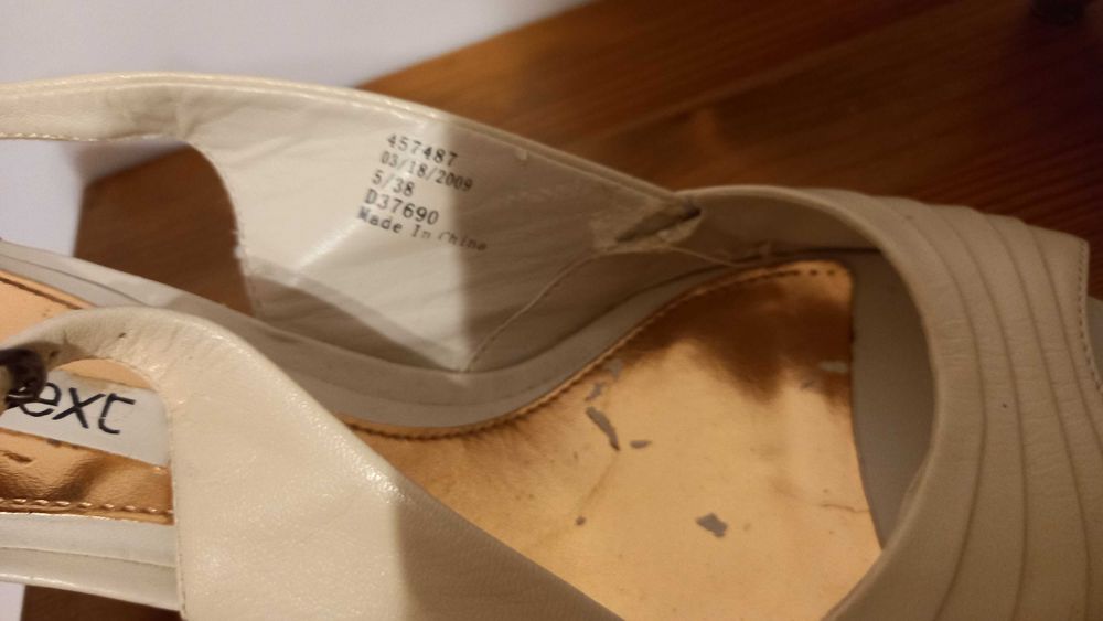 Buty damskie letnie beżowe roz. 38 obcas 9,5 cm.