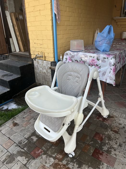 Дитячий стульчик для годування