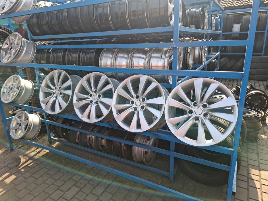 Оригінальні диски Tesla 5/120 R19 8,5J ET33.