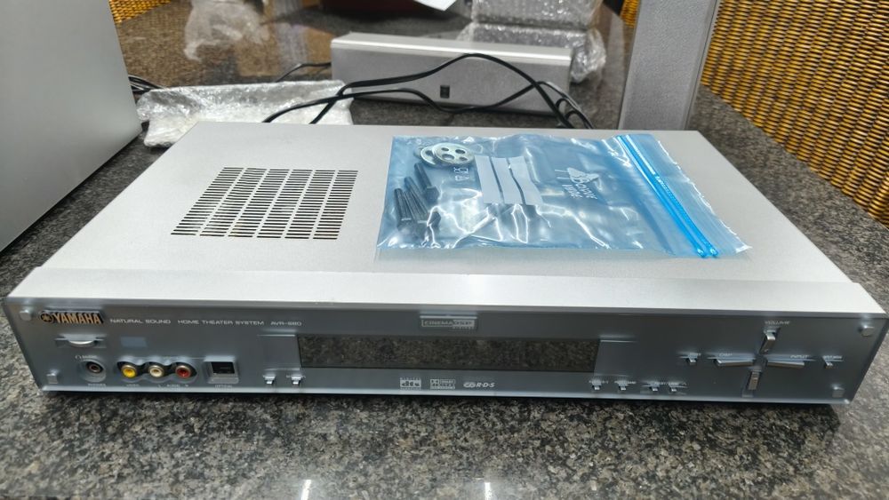 Sistema Home Cinema Yamaha 5.1 – Colunas + Subwoofer (Oportunidade)