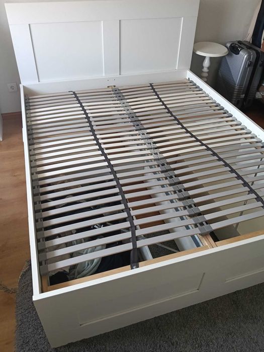 Estr. cama c/arrumação e cabeceira IKEA