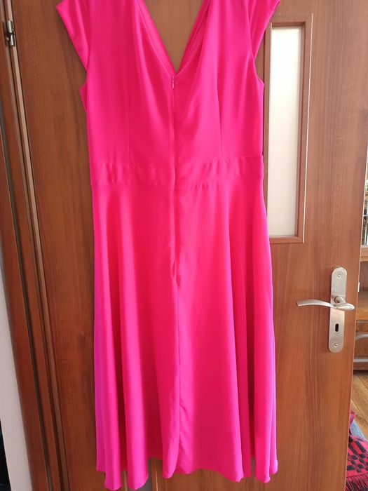 Różowa sukienka na imprezę