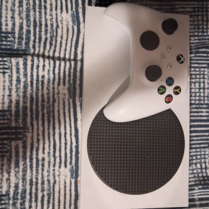 Konsola xbox series S + pad STAN BARDZO DOBRY