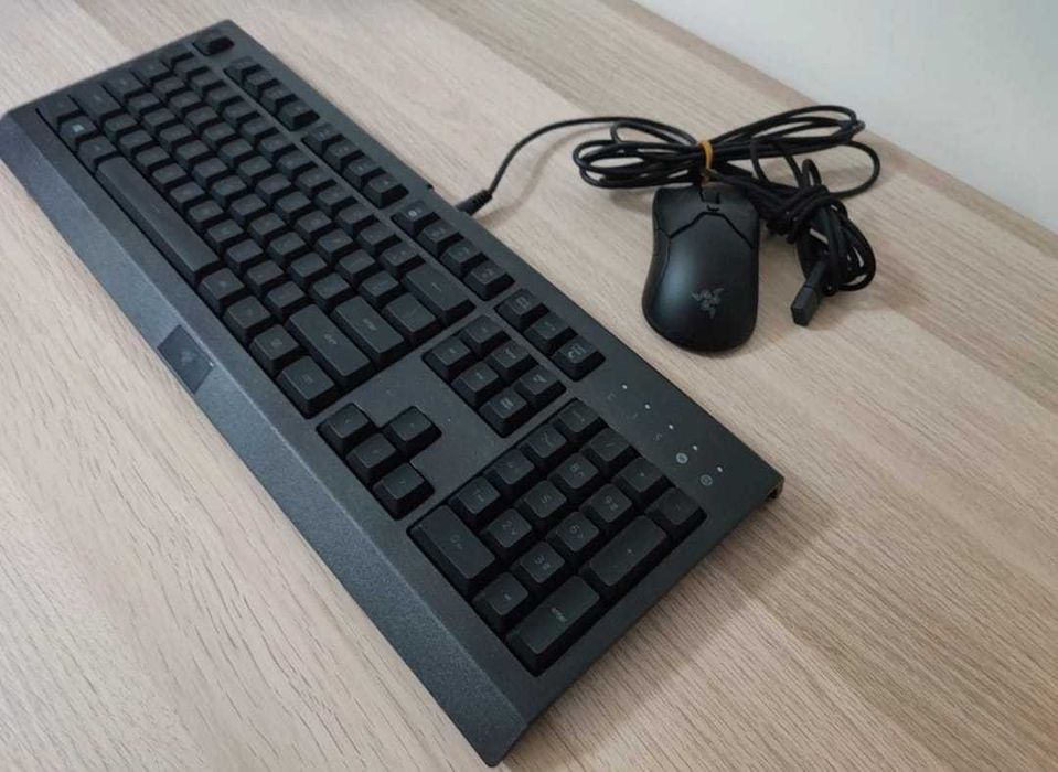Conjunto "Level Up Bundle": Teclado Razer Cynosa Lite e Rato Razer Vip