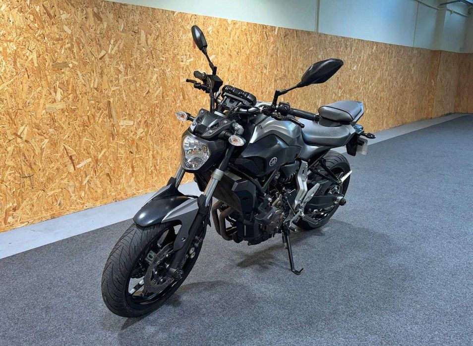 Yamaha Mt-07 Akrapovic + extras