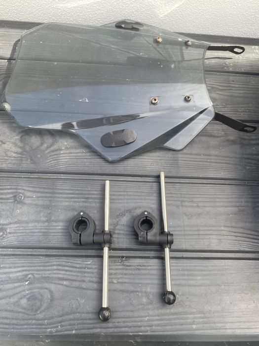 Viseira alta montada em BMW R1150R