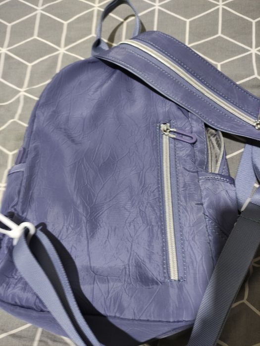 Продам женский небольшой рюкзачок.