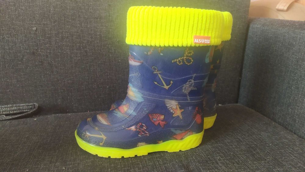 Детская обувь сапоги сапожки теплые 28 размер длина стельки 17,5-18 см