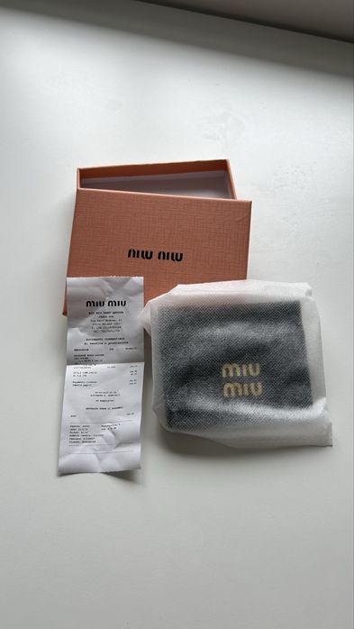 Porta-Cartões Miu Miu Preto – Autêntico, com Recibo e Caixa