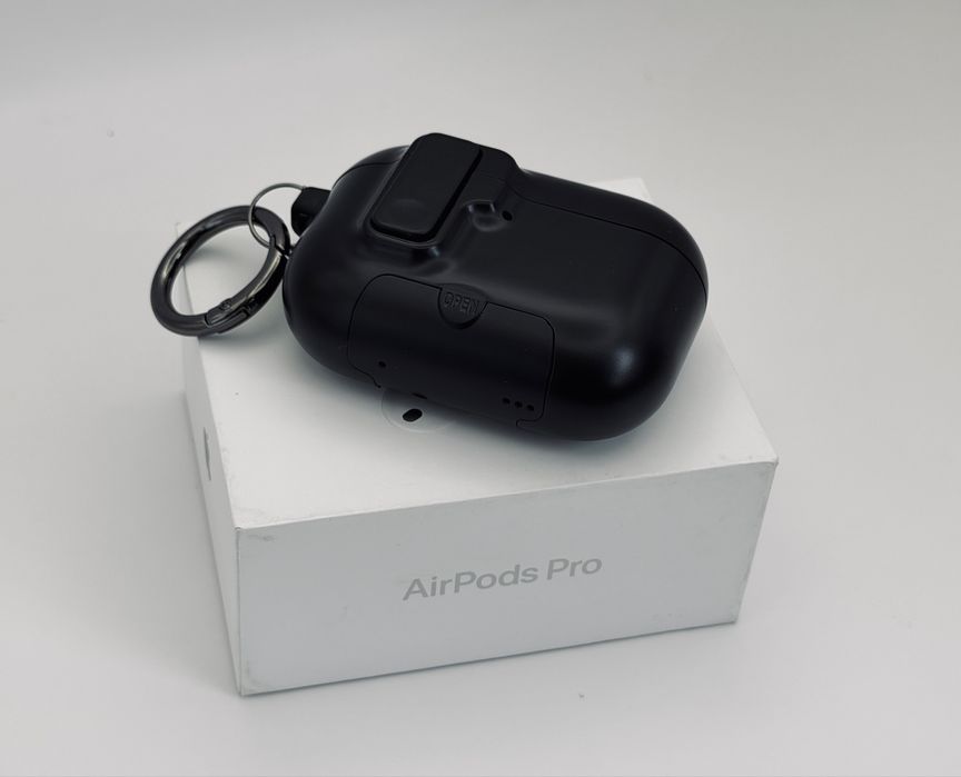 Чехол на AirPods Pro 3 Black, White, AirPods 4 White, противодарный, открывается автоматически кнопкой