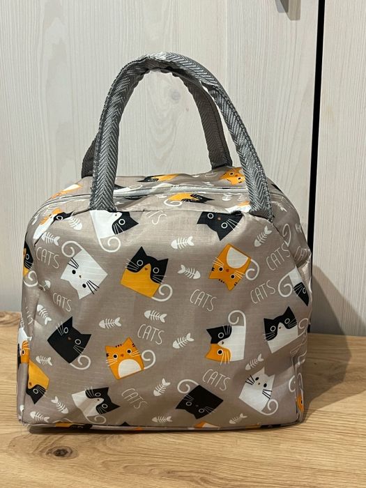 Urocza i praktyczna torba termiczna idealna dla miłośników kotów!