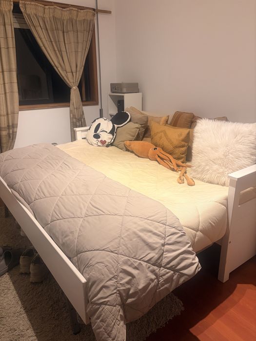 Cama dupla branca (sem colchão)