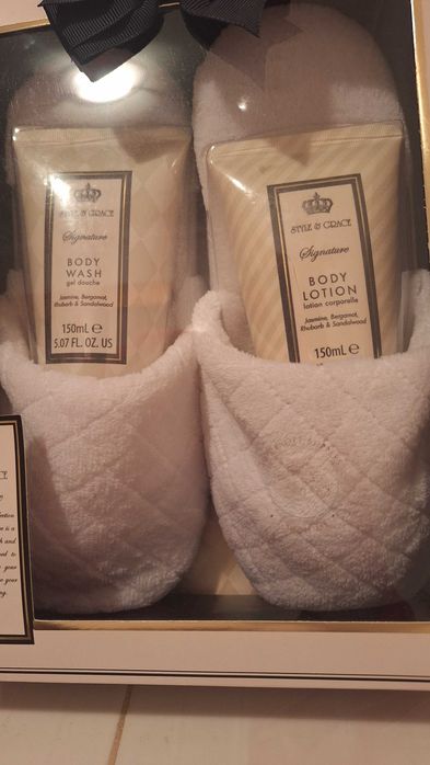 Conjunto cremes e chinelos