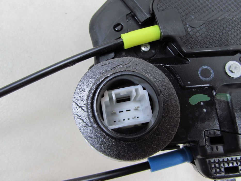 Toyota C-Hr Zamek Prawy Tyl 01110018 19-22R